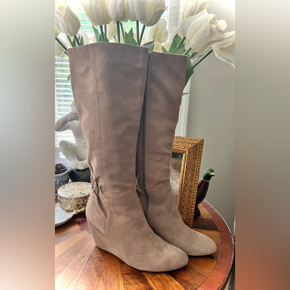 Seychelles Star of the ShowMid Calf Suede Tan Wedge Boots